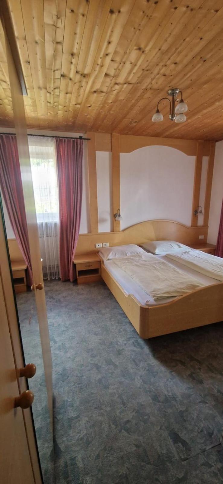 Garni Rika Bed & Breakfast Parcines Exterior photo