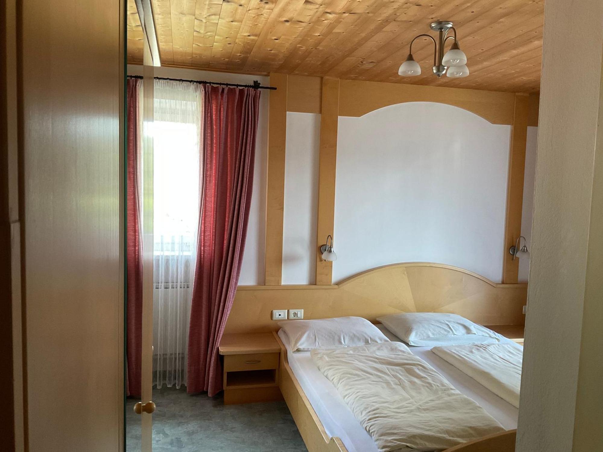 Garni Rika Bed & Breakfast Parcines Exterior photo